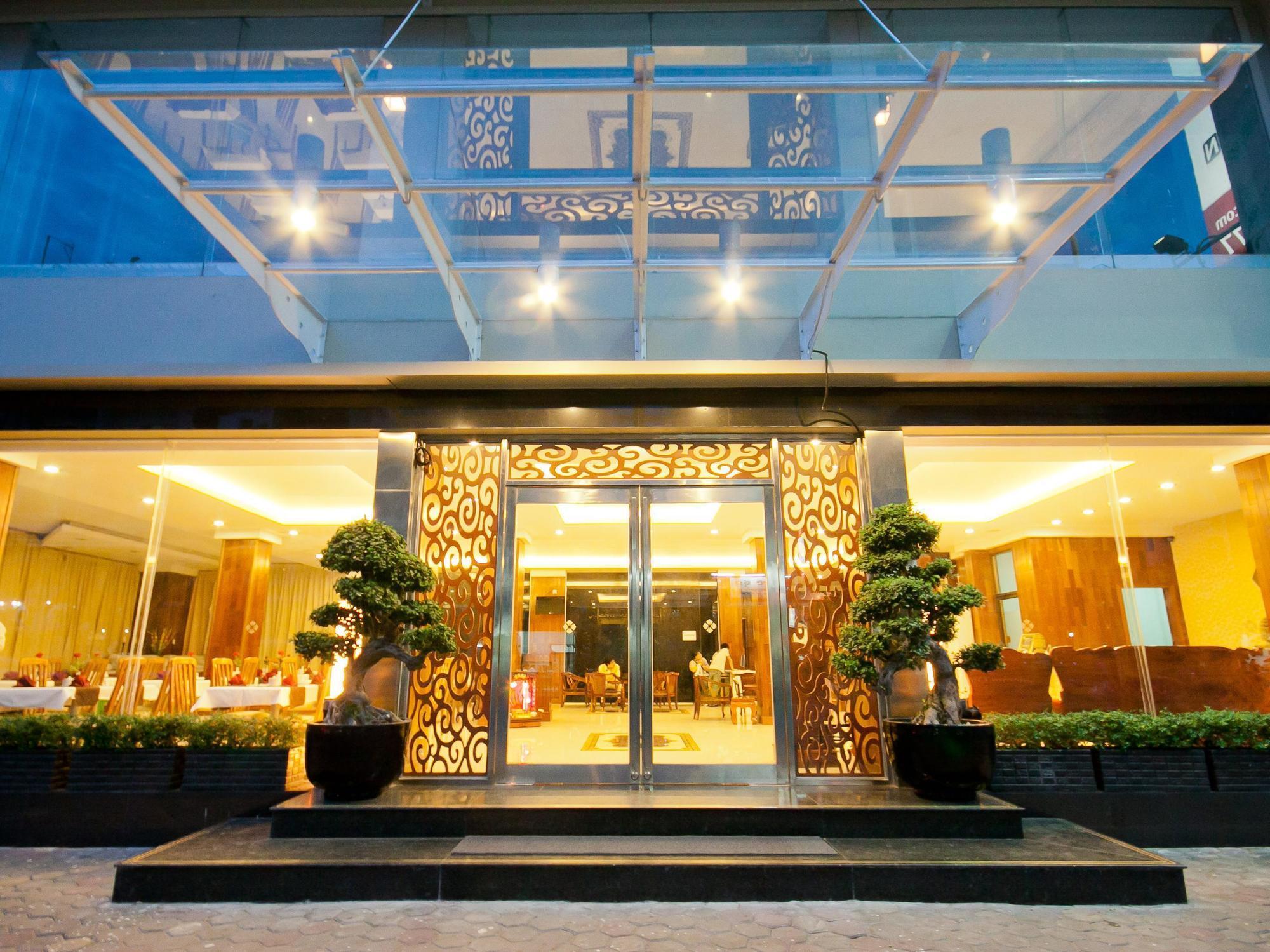 Diamond Hotel Phnom Penh Exterior foto