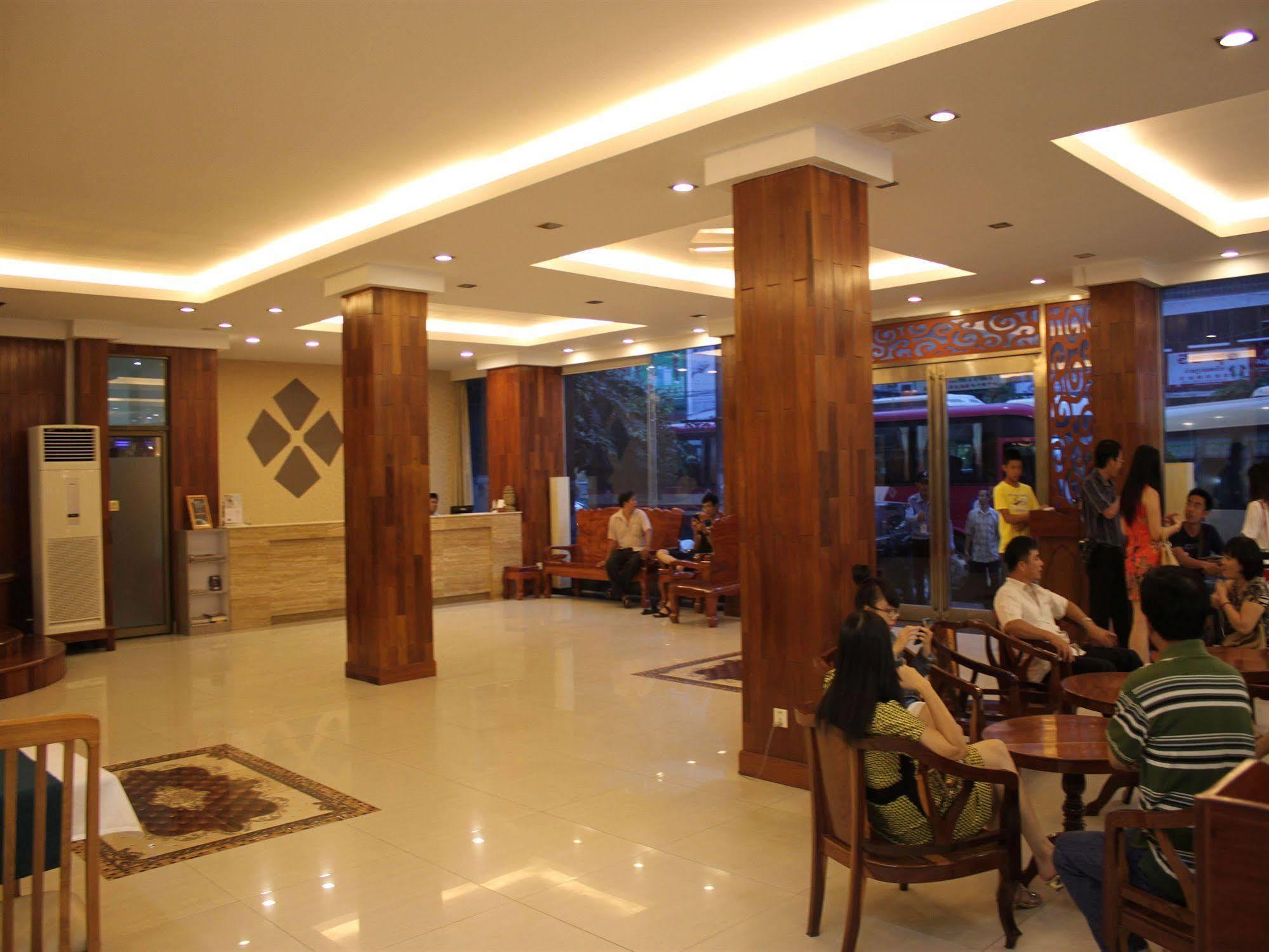 Diamond Hotel Phnom Penh Exterior foto