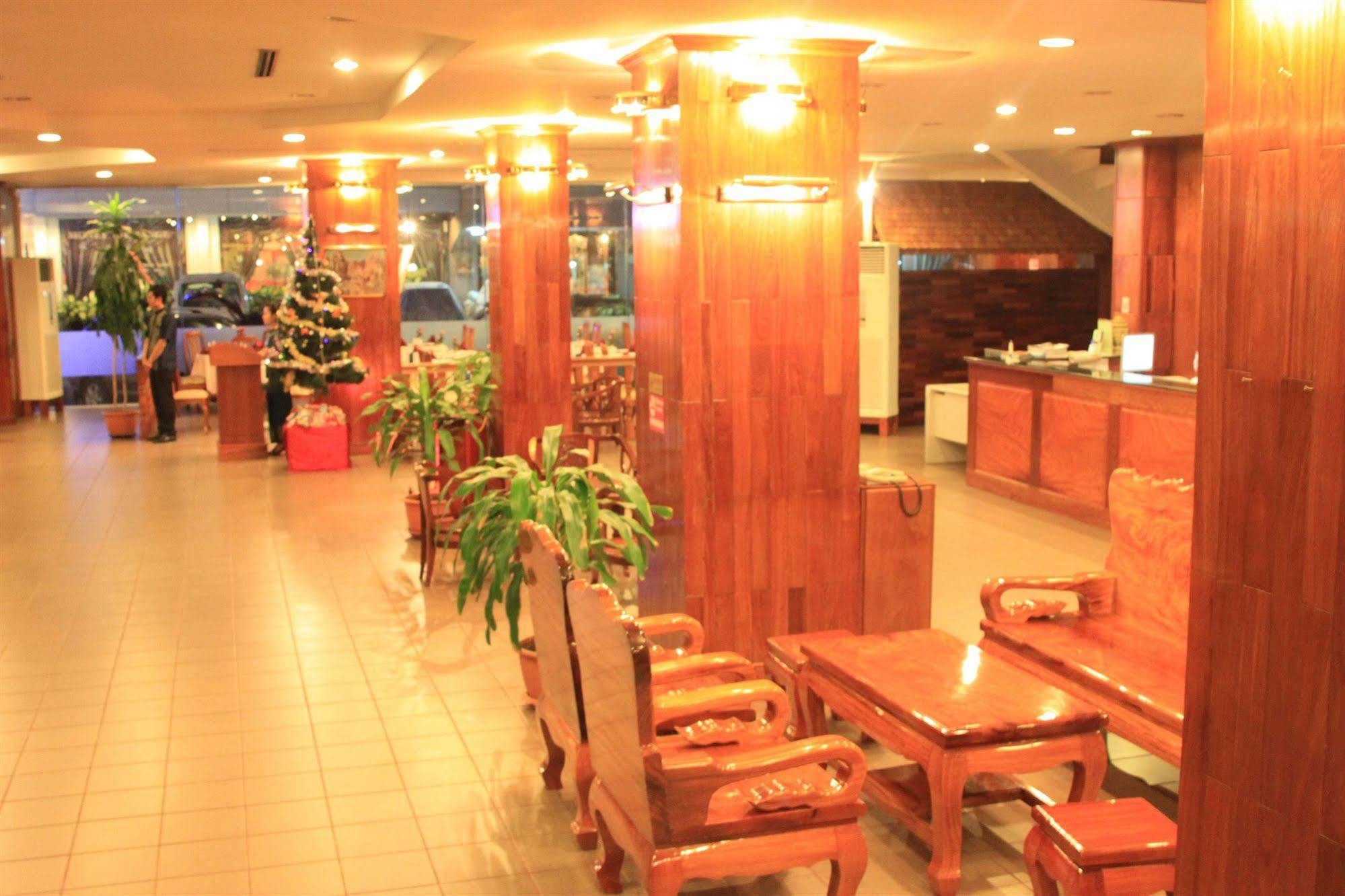 Diamond Hotel Phnom Penh Exterior foto