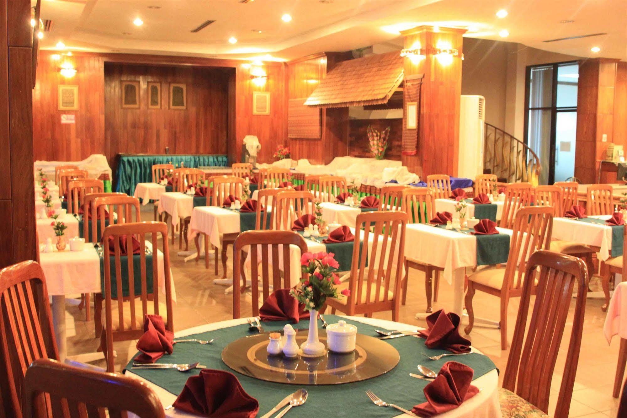 Diamond Hotel Phnom Penh Exterior foto